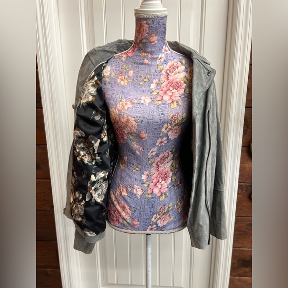 Isaac Mizrahi Light Grey Suede Leather Jacket - Picture 3 of 6